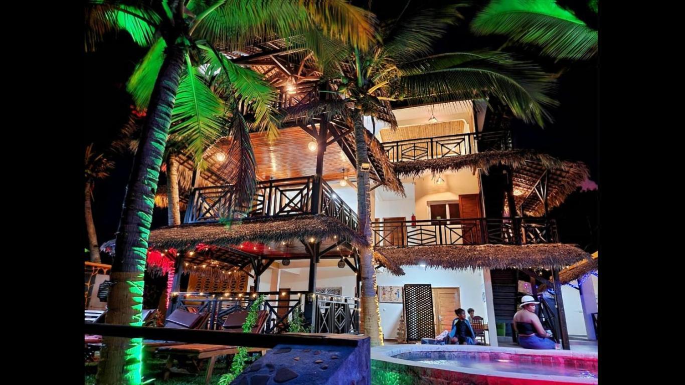 Hotel O Bleu Azur à Ambaro Extérieur photo